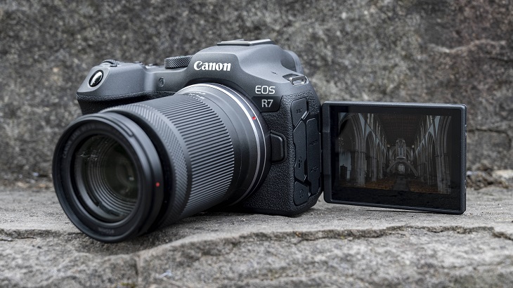 The Canon EOS-R7