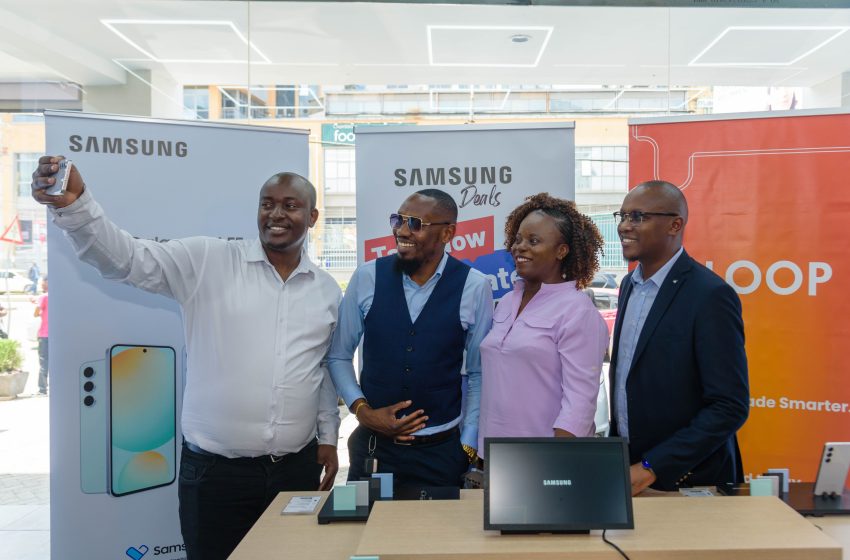 Samuel Kamau, Entrepreneur and official Samsung dealer, Galaxy Mobiles (second left), in a group selfie with David Kinuthia, Head of Marketing at BuySimu, Elizabeth Mudogo, Head of Ecosystems at Loop, and George Kebaso, Head of EIP Business Mobile Experience at Samsung Electronics East Africa, during the launch of the new Samsung S24 FE into the Kenyan Market on Thursday, 24th October 2024, at Shujaa Mall in Kilimani, Nairobi.